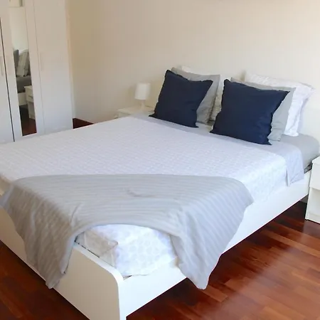 Cozy With Free Parking & Close To Appartement