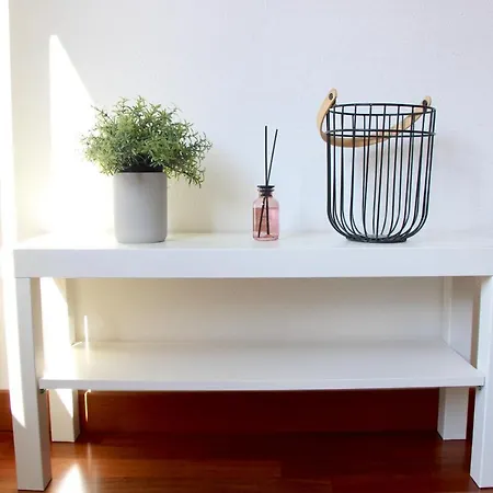 Cozy With Free Parking & Close To Appartement