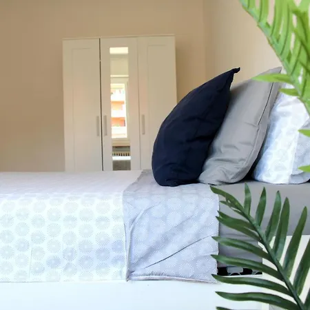 Апартаменти Cozy With Free Parking & Close To Лугано