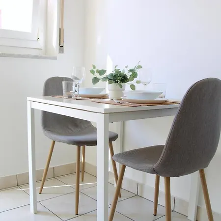 Cozy With Free Parking & Close To Appartement Lugano