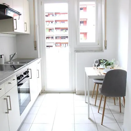 Apartment Cozy With Free Parking & Close To Lugano