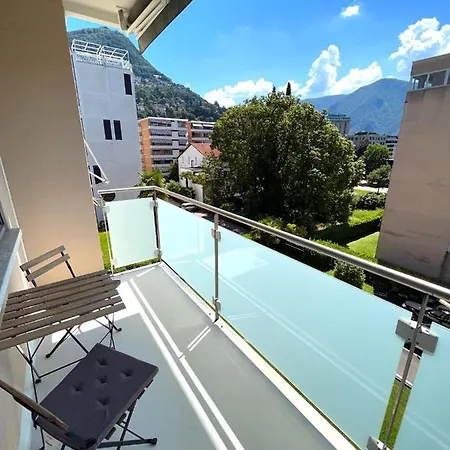 Cozy With Free Parking & Close To *