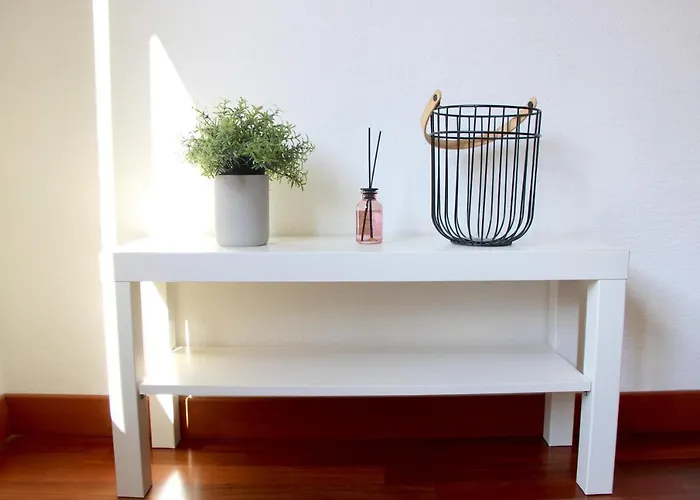 Cozy With Free Parking & Close To Apartment