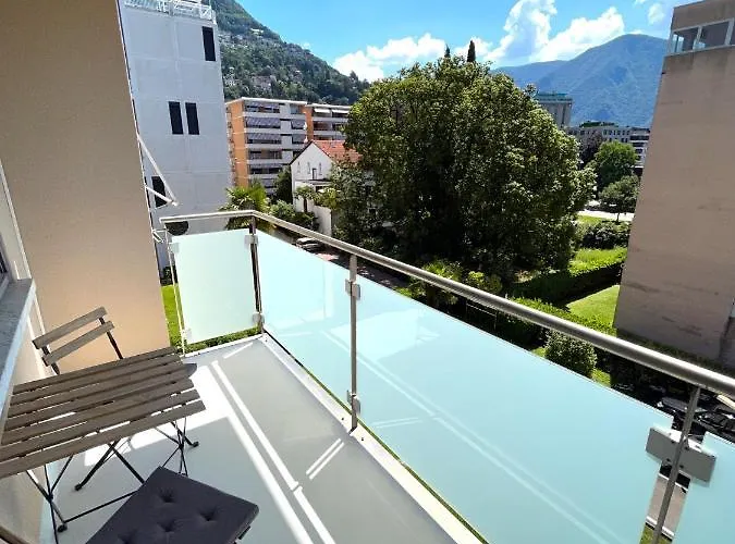 Cozy With Free Parking & Close To *