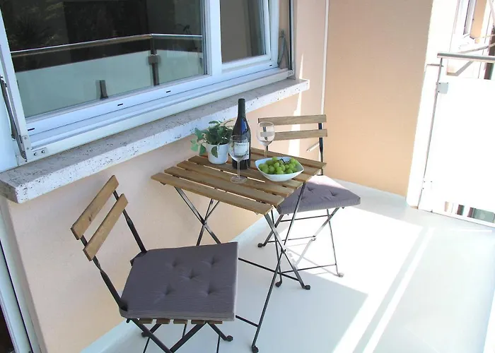 Cozy With Free Parking & Close To Appartement *